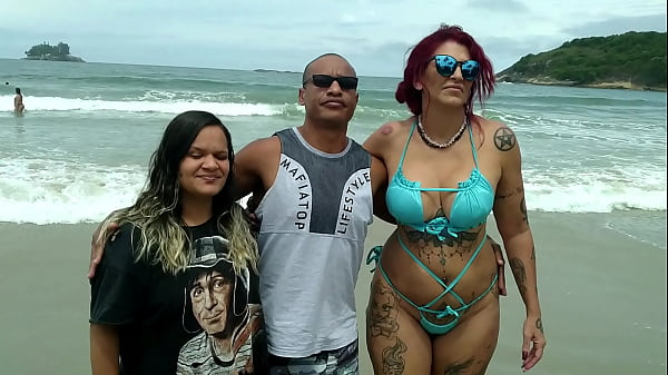 Anal de quatro essa safada fez sexo gostoso na praia