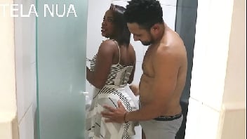 Casada rabuda morena gravando um sexo caseiro gostoso