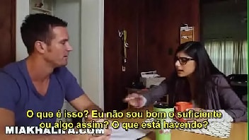 Legendado porn tem Mia Khalifa fodendo forte na buceta com dois negões