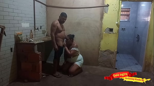 Becca Barreto E Luva De Pedreiro