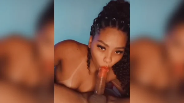 Esposa exibe safadeza dando o cu e mamando com tesão