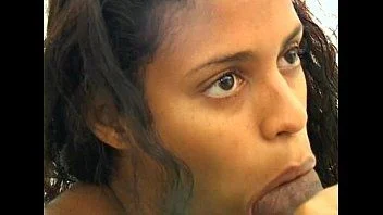 Cacete no rabo da brasileira bunduda