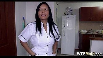 Fudendo a empregada pelada no sofá