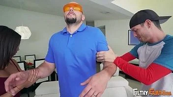 Fudendo com dois machos ao mesmo tempo