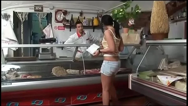 Gordinha de quatro leva rola no filme porno nacional.