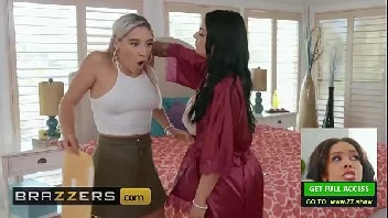 Loira e morena se pegam na safadeza