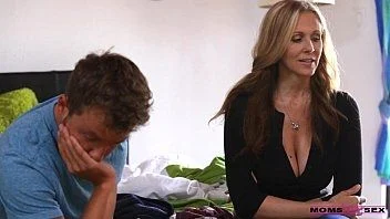 Mãe e filha transam com namorado em incesto real