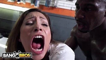 Mecânico tarado fode cliente gostosa no bambu