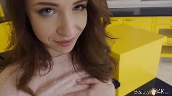 Novinha linda rebola gostoso no pauzão com ator