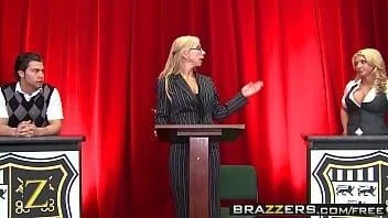 Novinho roludo fode gostosa peituda e loira