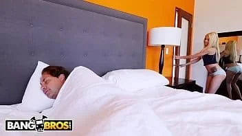 Padrasto safado fode a enteada loirinha no vídeo