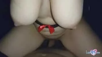 Sentada firme na rola do seu homem